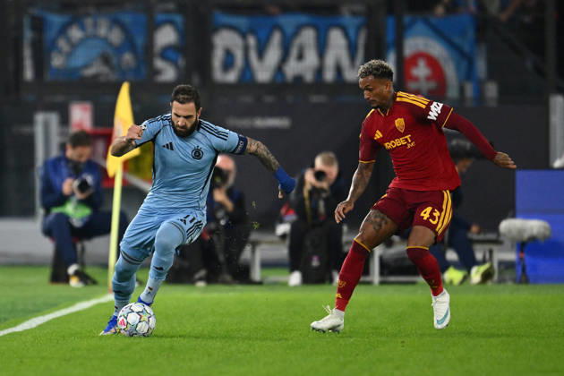 SOCCER - UEFA Champions League - AS Roma vs. Slovan Bratislava Photo by IPA ABACAPRESS.COM89963517 - Wesley Franca of A.S. Roma and Tigran Barseghyan of S.K. Slovan Bratislava are in action during the UEFA Champions League Matchday 3 soccer match between A.S. Roma and S.K. Slovan Bratislava at the Olympic Stadium on October 20, 2026, in Rome, Italy. Rome Italy  Copyright: xIPAxSport ABACAx