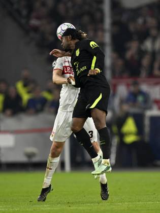 STUTTGART - (lr) Ramon Hendriks of VFB Stuttgart, Ademola Lookman of Atletico Madrid during the UEFA Champions League match between VFB Stuttgart and Atletico Madrid at Stadion MHP Arena on 20 October 2026 in Stuttgart, Germany. ANP UEFA Champions League 2026 27 xVIxANPxSportx xGerritxvanxKeulenxIVx 573110715 originalFilename: 573110715.jpg