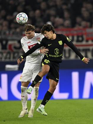 STUTTGART - (lr) Maximilian Mittelstadt of VFB Stuttgart, Giuliano Simeone of Atletico Madrid during the UEFA Champions League match between VFB Stuttgart and Atletico Madrid at Stadion MHP Arena on 20 October 2026 in Stuttgart, Germany. ANP UEFA Champions League 2026 27 xVIxANPxSportx xGerritxvanxKeulenxIVx 573110723 originalFilename: 573110723.jpg