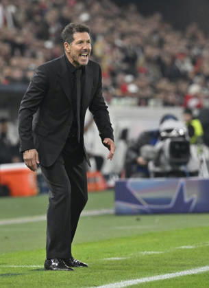 Trainer Coach Diego Simeone Atletico de Madrid am Spielfeldrand Gestik Geste Champions League VfB Stuttgart vs Atletico Madrid 20.10.2026 DFL REGULATIONS PROHIBIT ANY USE OF PHOTOGRAPHS AS IMAGE SEQUENCES AND OR QUASI-VIDEO Champions League VfB Stuttgart vs Atletico Madrid
