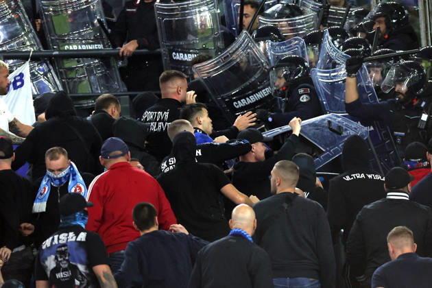 SOCCER - UEFA Champions League - AS Roma vs. Slovan Bratislava Photo by IPA ABACAPRESS.COM89965646 - Rome, Italy - October 20, 2026: Clashes between Bratislava fans and police during the 2026-2027 UEFA Champions League soccer match between AS Roma and SK Slovan Bratislava at the Olympic Stadium in Rome. Roma Italy  Copyright: xIPAxSport ABACAx