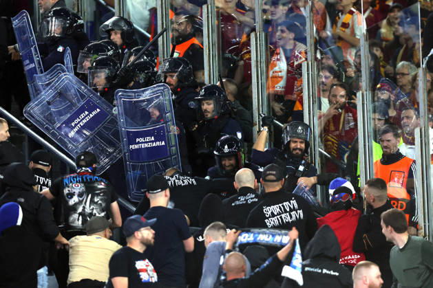 SOCCER - UEFA Champions League - AS Roma vs. Slovan Bratislava Photo by IPA ABACAPRESS.COM89965647 - Rome, Italy - October 20, 2026: Clashes between Bratislava fans and police during the 2026-2027 UEFA Champions League soccer match between AS Roma and SK Slovan Bratislava at the Olympic Stadium in Rome. Roma Italy  Copyright: xIPAxSport ABACAx