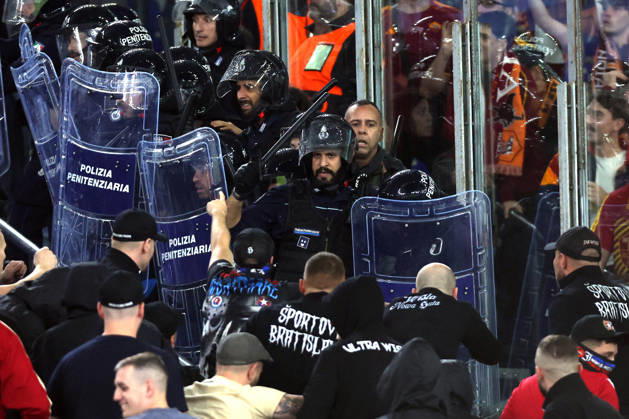 SOCCER - UEFA Champions League - AS Roma vs. Slovan Bratislava Photo by IPA ABACAPRESS.COM89965649 - Rome, Italy - October 20, 2026: Clashes between Bratislava fans and police during the 2026-2027 UEFA Champions League soccer match between AS Roma and SK Slovan Bratislava at the Olympic Stadium in Rome. Roma Italy  Copyright: xIPAxSport ABACAx