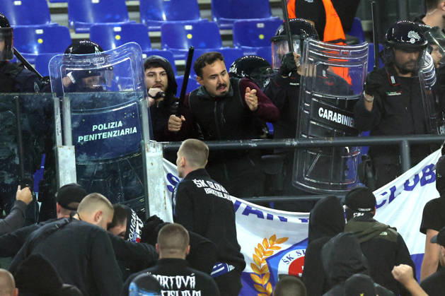 SOCCER - UEFA Champions League - AS Roma vs. Slovan Bratislava Photo by IPA ABACAPRESS.COM89965661 - Rome, Italy - October 20, 2026: Clashes between Bratislava fans and police during the 2026-2027 UEFA Champions League soccer match between AS Roma and SK Slovan Bratislava at the Olympic Stadium in Rome. Roma Italy  Copyright: xIPAxSport ABACAx