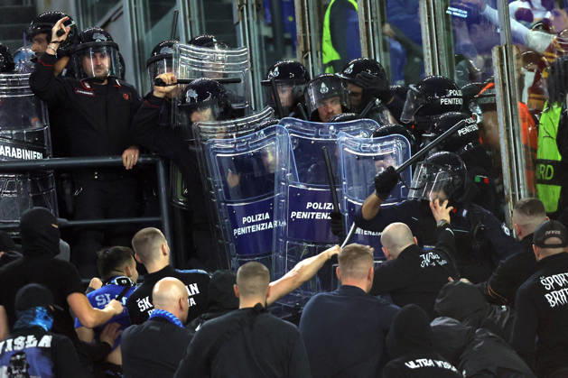 SOCCER - UEFA Champions League - AS Roma vs. Slovan Bratislava Photo by IPA ABACAPRESS.COM89965664 - Rome, Italy - October 20, 2026: Clashes between Bratislava fans and police during the 2026-2027 UEFA Champions League soccer match between AS Roma and SK Slovan Bratislava at the Olympic Stadium in Rome. Roma Italy  Copyright: xIPAxSport ABACAx