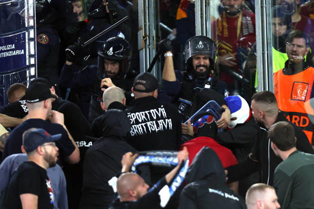 SOCCER - UEFA Champions League - AS Roma vs. Slovan Bratislava Photo by IPA ABACAPRESS.COM89965666 - Rome, Italy - October 20, 2026: Clashes between Bratislava fans and police during the 2026-2027 UEFA Champions League soccer match between AS Roma and SK Slovan Bratislava at the Olympic Stadium in Rome. Roma Italy  Copyright: xIPAxSport ABACAx
