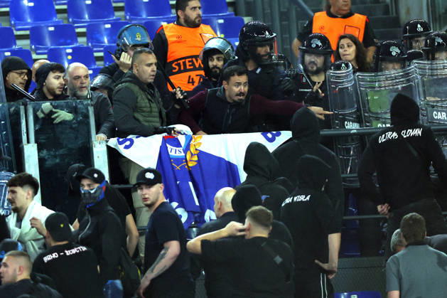 SOCCER - UEFA Champions League - AS Roma vs. Slovan Bratislava Photo by IPA ABACAPRESS.COM89965672 - Rome, Italy - October 20, 2026: Clashes between Bratislava fans and police during the 2026-2027 UEFA Champions League soccer match between AS Roma and SK Slovan Bratislava at the Olympic Stadium in Rome. Roma Italy  Copyright: xIPAxSport ABACAx