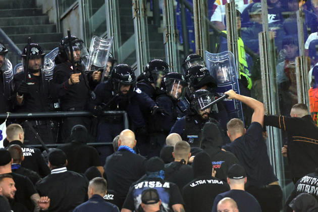 SOCCER - UEFA Champions League - AS Roma vs. Slovan Bratislava Photo by IPA ABACAPRESS.COM89965702 - Rome, Italy - October 20, 2026: Clashes between Bratislava fans and police during the 2026-2027 UEFA Champions League soccer match between AS Roma and SK Slovan Bratislava at the Olympic Stadium in Rome. Roma Italy  Copyright: xIPAxSport ABACAx