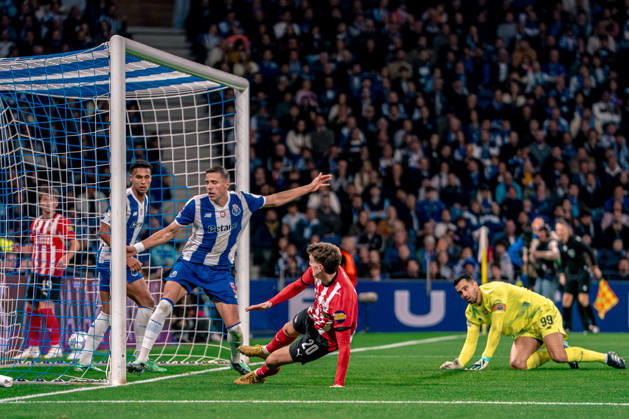 October 20, 2026, Porto, Porto, Portugal: PORTO, PORTUGAL - OCTOBER 20: PSV Eindhoven s Guus Til attacks the FC Porto goal before scoring during the UEFA Champions League match at Estadio do Dragao on October 20, 2026 in Porto, Portugal. ZUMA Press Wire FC Porto V PSV Eindhoven - UEFA Champions League 2026 27  - ZUMAs390 20261020_zsp_s390_015 Copyright: xAlbertoxSeabrax