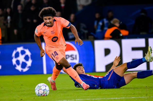 FOOTBALL : Paris Saint Germain vs FC Barcelone - Ligue des Champions - Phase de Ligue - Journée 3 - 20 10 2026 Karim Adeyemi (FC Barcelone) Joao Neves (Paris SG) ParisFrance  Copyright: xBaptistexAutissierx