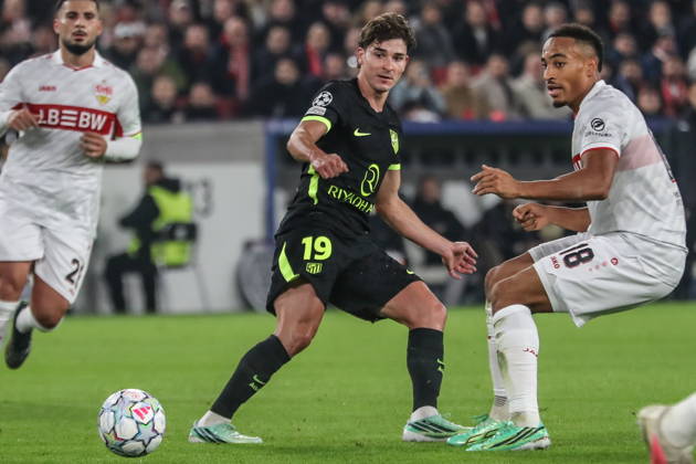 Stuttgart 20.10.2026. Pilka nozna Liga Mistrzow UEFA sezon 2026 2027 kolejka 3 mecz: VfB Stuttgart - Atletico Madryt --- Football UEFA Champions League season 2025 2026 round 3 match: VfB Stuttgart - Atletico de Madrid nz Julian Alvarez, Jamie Leweling Fot. Kacper Staniec NEWSPIX.PL --- newspix.pl 