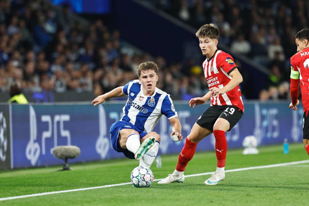 (L-R) Oskar Pietuszewski (Porto), Esmir Bajraktarevic (PSV), OCTOBER 20, 2026 - Football Soccer : UEFA Champions League League phase matchday 3 between FC Porto - PSV Eindhoven at the Estadio do Dragao in Porto, Portugal. Noxthirdxpartyxsales  aflo_357737120 MutsuxKawamorix
