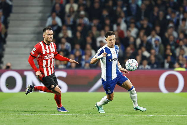 (L-R) Filip Kostic (PSV), Pepe (Porto), OCTOBER 20, 2026 - Football Soccer : UEFA Champions League League phase matchday 3 between FC Porto - PSV Eindhoven at the Estadio do Dragao in Porto, Portugal. Noxthirdxpartyxsales  aflo_357737257 MutsuxKawamorix