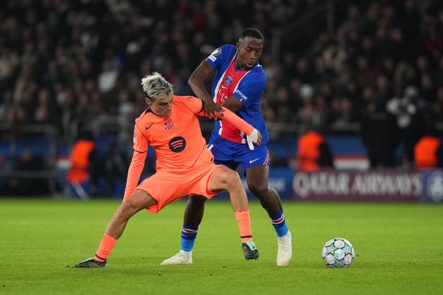 Pedri of Barcelona battles with Willian Pacho of PSG Paris Saint-Germain v Barcelona, UEFA Champions League, Football, Parc des Princes, Paris, France - 20 Oct 2026Paris Parc des Princes France  Copyright: xDavexWinter Shutterstockx 17226708iv