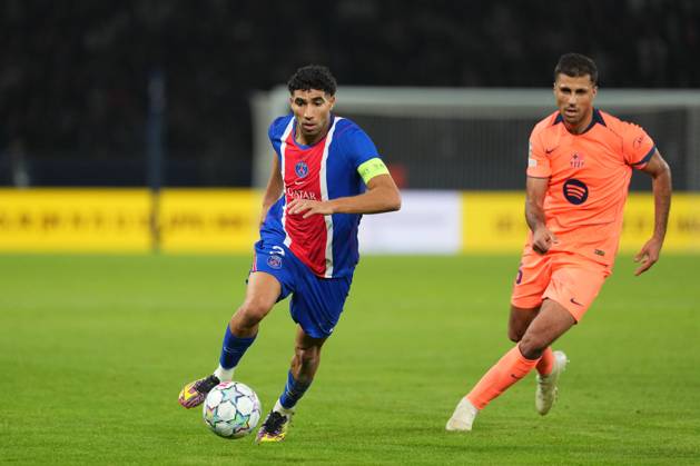 Achraf Hakimi of PSG takes on Rodri of Barcelona Paris Saint-Germain v Barcelona, UEFA Champions League, Football, Parc des Princes, Paris, France - 20 Oct 2026Paris Parc des Princes France  Copyright: xDavexWinter Shutterstockx 17226708lj