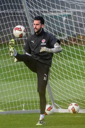 Dimitar Mitov ( Pauli ) am Ball Deutschland , Hamburg , Trainingsgelände an der Kollaustrasse , Fussball , 2. Bundesliga , FC St Pauli