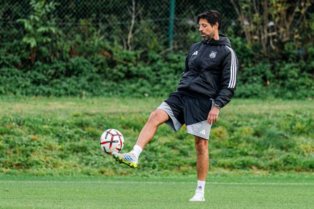 Anderlecht s head coach Vitor Bruno pictured during a training session of Belgian soccer team RSC Anderlecht, Wednesday 21 October 2026 in Brussels, in preparation of tomorrow s match against Polish Jagiellonia Bialystok, on day three of the UEFA Europa League league phase. EMILExWINDAL  x190468938x