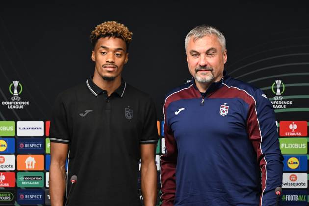 Trabzonspor hold press conference, PK, Pressekonferenz ahead of UEFA Conference League match against Hearts TRABZON, TURKIYE - OCTOBER 21: Trabzonspor head coach Thomas Reis (R) and player Wagner Pina (L) attend a press conference at Papara Park ahead of their UEFA Conference League match against Scottish side Hearts in Trabzon, Turkiye, on October 21, 2026. Hasan Tascan Anadolu Trabzon Turkey. Editorial use only. Please get in touch for any other usage.  Copyright: x2026xAnadoluxHasanxTascanx