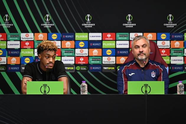 Trabzonspor hold press conference, PK, Pressekonferenz ahead of UEFA Conference League match against Hearts TRABZON, TURKIYE - OCTOBER 21: Trabzonspor head coach Thomas Reis (R) and player Wagner Pina (L) attend a press conference at Papara Park ahead of their UEFA Conference League match against Scottish side Hearts in Trabzon, Turkiye, on October 21, 2026. Hasan Tascan Anadolu Trabzon Turkey. Editorial use only. Please get in touch for any other usage.  Copyright: x2026xAnadoluxHasanxTascanx