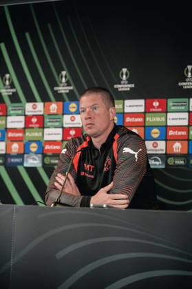 FC Midtjylland press conference, PK, Pressekonferenz - UEFA Conference League Herning, Denmark - October 21: Head coach Mike Tullberg and Pedro Bravo during a press conference ahead of a match between FC Midtjylland and St. Truidense in UEFA Conference League at MCH Arena Herning MCH Arena Denmark Copyright: xDANIELxSTENTZx