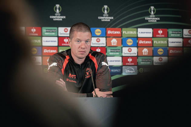 FC Midtjylland press conference, PK, Pressekonferenz - UEFA Conference League Herning, Denmark - October 21: Head coach Mike Tullberg and Pedro Bravo during a press conference ahead of a match between FC Midtjylland and St. Truidense in UEFA Conference League at MCH Arena Herning MCH Arena Denmark Copyright: xDANIELxSTENTZx
