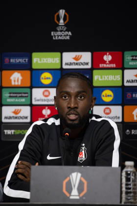 Besiktas hold press conference, PK, Pressekonferenz ahead of UEFA Europa League match with Crystal Palace ISTANBUL, TURKIYE - OCTOBER 21: Besiktas midfielder Wilfred Ndidi speaks during a press conference alongside head coach Vincenzo Italiano at BJK Nevzat Demir Training Facilities in Istanbul, Turkiye, on October 21, 2026, ahead of their UEFA Europa League Matchday 3 clash against Crystal Palace. Celal Gunes Anadolu Istanbul Turkey. Editorial use only. Please get in touch for any other usage.  Copyright: x2026xAnadoluxCelalxGunesx