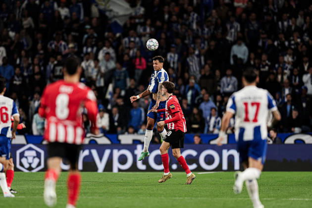 FC Porto v PSV Eindhoven - UEFA Champions League 2026 27 League Phase MD3 Jakub Kiwior of FC Porto is in action during the UEFA Champions League 2026 27 League Phase MD3 match between FC Porto and PSV at Estadio do Dragao in Porto, Portugal, on October 20, 2026. porto Porto Portugal Copyright: xLuisxEirasx originalFilename:eiras-uefacham261020_np5mm
