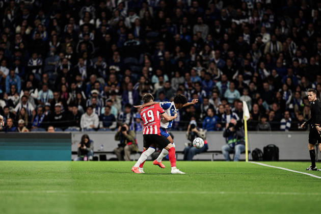 FC Porto v PSV Eindhoven - UEFA Champions League 2026 27 League Phase MD3 Souza of FC Porto vies for the ball during the UEFA Champions League 2026 27 League Phase MD3 match between FC Porto and PSV at Estadio do Dragao in Porto, Portugal, on October 20, 2026. porto Porto Portugal Copyright: xLuisxEirasx originalFilename:eiras-uefacham261020_npYaU