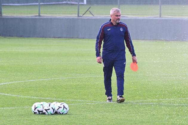 Training session of Trabzonspor in Turkiye TRABZON, TURKIYE - OCTOBER 21: Head coach Thomas Reis directs players during Trabzonspor s final training session at the Mehmet Ali Yilmaz Facilities in Trabzon, Turkiye, on October 21, 2026, ahead of UEFA Conference League match against Hearts. Selcuk Kilic Anadolu Trabzon Turkey. Editorial use only. Please get in touch for any other usage.  Copyright: x2026xAnadoluxSelcukxKilicx