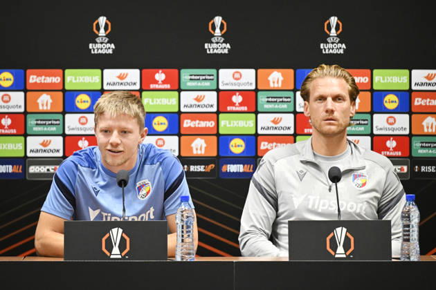 From left soccer player Lukas Cerv and coach Radoslav Kovac of Viktoria Plzen speak during the press conference, PK, Pressekonferenz prior to the fotball UEFA Europa League 3rd round match: Viktoria Plzen vs Levski Sofia in Pilsen, Czech Republic, October 21, 2026. (CTKxPhoto MiroslavxChaloupka) CTKPhotoP2026102106151  CTKPhotoP2026102106151