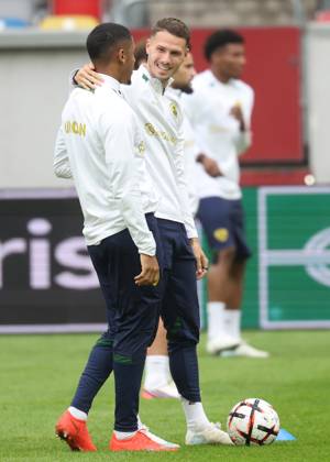Union s Guilherme Smith and Union s Raul Florucz pictured during a training session of Belgian soccer team Royale Union Saint-Gilloise, Wednesday 21 October 2026 in Dusseldorf, Germany, in preparation of tomorrow s game against Israeli Hapoel Be er Sheva F.C. on the third day of the UEFA Europa League league phase. The game was moved to Dusseldorf, as Belgian cities refused to host for security reasons. VIRGINIExLEFOUR  x190509119x
