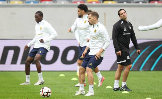 Union™s Darius Olaru pictured during a training session of Belgian soccer team Royale Union Saint-Gilloise, Wednesday 21 October 2026 in Dusseldorf, Germany, in preparation of tomorrow s game against Israeli Hapoel Be er Sheva F.C. on the third day of the UEFA Europa League league phase. The game was moved to Dusseldorf, as Belgian cities refused to host for security reasons. VIRGINIExLEFOUR  x190509147x