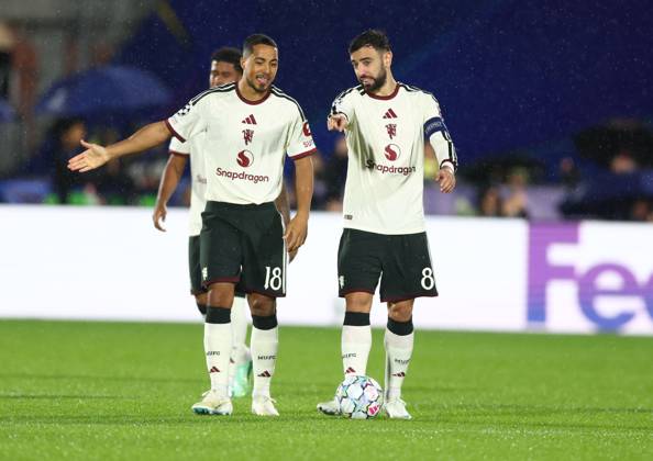 Bruno Fernandes of Manchester United, ManU shows a look of dejection after the opening goal Como v Manchester United, UEFA Champions League, Football, Stadio Giuseppe Sinigaglia, Como, Italy - 21 Oct 2026Como Stadio Giuseppe Sinigaglia Italy  Copyright: xKieranxMcManus Shutterstockx 17228238r