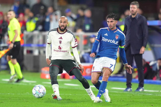 Como’s Lucas Da Cunha fights for the ball with Manchester United, ManU s Noussair Mazraoui during the UEFA Champions League football match between Como and Manchester United - Champions League 2026 2027 - Giuseppe Sinigallia in Como , north Italy - Wednesday , October 21, 2026. - Soccer  Copyright: xSpada LaPressex