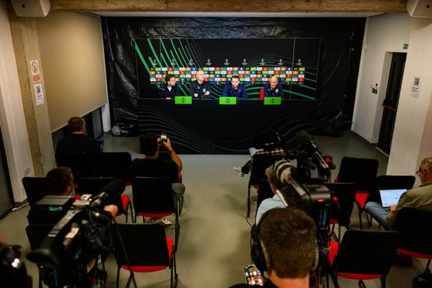 GIBRALTAR , 21 10-2026 , Europa Point stadium , season 2026 2027 , UEFA Conference League football , press conference, PK, Pressekonferenz FC Twente coach John van den Brom and FC Twente goalkeeper Joel Drommel Press conference Twente  x208916956x Copyright: