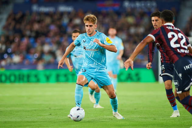 Robert Navarro (Athletic Club) during the LaLiga EA Sports match between Levante UD and Athletic Club at Estadi Ciutat de València on October 21, 2026 in Valencia, Spain. -
