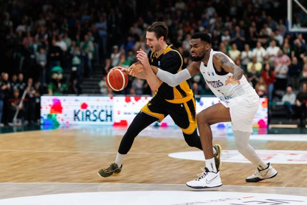 Darko Bajo (KK Croatia Split) im Zweikampf mit Terrell Harris (Gladiators Trier), Aktion Action Vet Concept Gladiators Trier vs KK Split, Basketball, FIBA Europe Cup, 3. Spieltag, Saison 2026 2027, 21.10.2026 Vet Concept Gladiators Trier vs KK Split, Basketball, FIBA Europe Cup, 3. Spieltag, Saison 2026 2027, 21.10.2026 Copyright: xEibnerxPressefotox EP_ANS