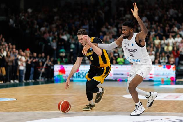 Darko Bajo (KK Croatia Split) im Zweikampf mit Ejiofor Onu (Gladiators Trier), Aktion Action Vet Concept Gladiators Trier vs KK Split, Basketball, FIBA Europe Cup, 3. Spieltag, Saison 2026 2027, 21.10.2026 Vet Concept Gladiators Trier vs KK Split, Basketball, FIBA Europe Cup, 3. Spieltag, Saison 2026 2027, 21.10.2026 Copyright: xEibnerxPressefotox EP_ANS