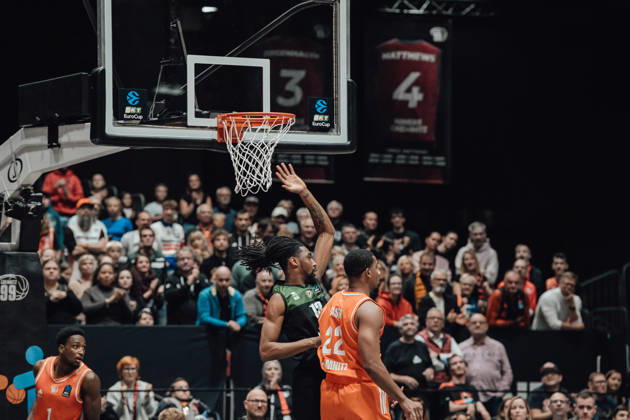 4. Spieltag des Basketball Eurocup Niners Chemnitz -Slask Wroclaw 21.10.2026 ab 19:00 Uhr Chemnitz, Chemnitz Arena Im Foto:22 Nighaeal Ceaser, 13 Isaiah Moore 4. Spieltag des Basketball Eurocup Niners Chemnitz -Slask Wroclaw Chemnitz Sachsen Deutschland Copyright: xEHLxMedia MichelxKöhlerx 20262110-Niners-Chemnitz-Slask-Wroclaw-004