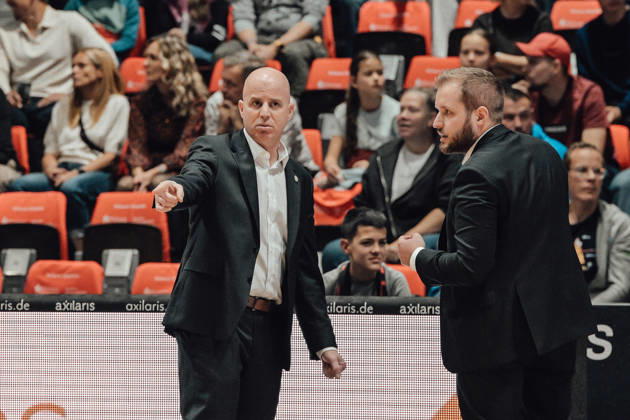 4. Spieltag des Basketball Eurocup Niners Chemnitz -Slask Wroclaw 21.10.2026 ab 19:00 Uhr Chemnitz, Chemnitz Arena Im Foto:Head Couch Danny Franco 4. Spieltag des Basketball Eurocup Niners Chemnitz -Slask Wroclaw Chemnitz Sachsen Deutschland Copyright: xEHLxMedia MichelxKöhlerx 20262110-Niners-Chemnitz-Slask-Wroclaw-010