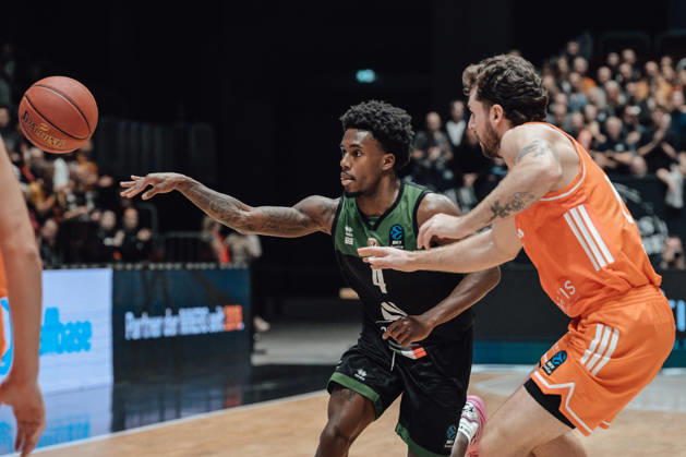 4. Spieltag des Basketball Eurocup Niners Chemnitz -Slask Wroclaw 21.10.2026 ab 19:00 Uhr Chemnitz, Chemnitz Arena Im Foto:03 Malik Parsons, 25 Ben Burnham 4. Spieltag des Basketball Eurocup Niners Chemnitz -Slask Wroclaw Chemnitz Sachsen Deutschland Copyright: xEHLxMedia MichelxKöhlerx 20262110-Niners-Chemnitz-Slask-Wroclaw-023