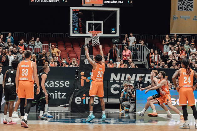 4. Spieltag des Basketball Eurocup Niners Chemnitz -Slask Wroclaw 21.10.2026 ab 19:00 Uhr Chemnitz, Chemnitz Arena Im Foto:20 Urald King Freiwurf 4. Spieltag des Basketball Eurocup Niners Chemnitz -Slask Wroclaw Chemnitz Sachsen Deutschland Copyright: xEHLxMedia MichelxKöhlerx 20262110-Niners-Chemnitz-Slask-Wroclaw-024