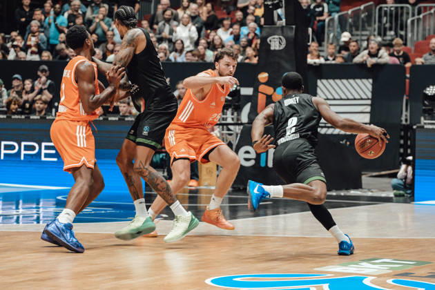 4. Spieltag des Basketball Eurocup Niners Chemnitz -Slask Wroclaw 21.10.2026 ab 19:00 Uhr Chemnitz, Chemnitz Arena Im Foto:02 Anthonny Hickey, 25 Ben Burnham 4. Spieltag des Basketball Eurocup Niners Chemnitz -Slask Wroclaw Chemnitz Sachsen Deutschland Copyright: xEHLxMedia MichelxKöhlerx 20262110-Niners-Chemnitz-Slask-Wroclaw-044