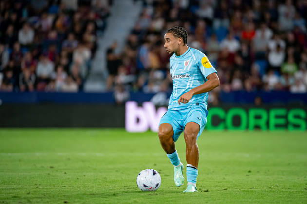 October 21, 2026, Valencia, Valencia, Spain: JOHNEKO LOUIS JEAN of Athletic Club controls the ball during the LaLiga EA Sports, match between Levante UD and Athletic Club at Ciutat de Valencia stadium Soccer 2026: LaLiga: Levante UD - Athletic Club  - ZUMAs385 20261021_zsp_s385_006 Copyright: xLeopoldxSoglox