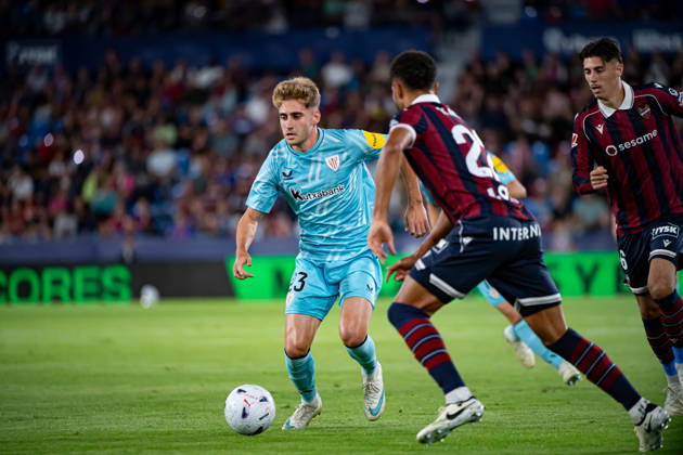 October 21, 2026, Valencia, Valencia, Spain: ROBERT NAVARRO of Athletic Club (23) in action during the LaLiga EA Sports, match between Levante UD and Athletic Club at Ciutat de Valencia stadium Soccer 2026: LaLiga: Levante UD - Athletic Club  - ZUMAs385 20261021_zsp_s385_008 Copyright: xLeopoldxSoglox