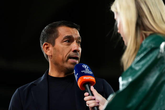 UEFA Champions League: Real Betis Balompie v Feyenoord Rotterdam SEVILLE, SPAIN - OCTOBER 21: Coach Giovanni van Bronckhorst of Feyenoord Rotterdam gives an interview during the UEFA Champions League match between Real Betis Balompie and Feyenoord Rotterdam at Estadio La Cartuja on October 21, 2026 in Seville, Spain Copyright: xYannickxVerhoevenx