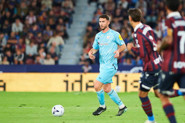 Aymeric Laporte (Athletic Club) during the LaLiga EA Sports match between Levante UD and Athletic Club at Estadi Ciutat de València on October 21, 2026 in Valencia, Spain. -