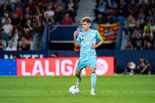 October 21, 2026, Valencia, Valencia, Spain: ROBERT NAVARRO of Athletic Club (23) in action during the LaLiga EA Sports, match between Levante UD and Athletic Club at Ciutat de Valencia stadium Soccer 2026: LaLiga: Levante UD - Athletic Club  - ZUMAs385 20261021_zsp_s385_009 Copyright: xLeopoldxSoglox
