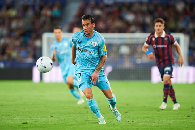 Alex Berenguer (Athletic Club) during the LaLiga EA Sports match between Levante UD and Athletic Club at Estadi Ciutat de València on October 21, 2026 in Valencia, Spain. -