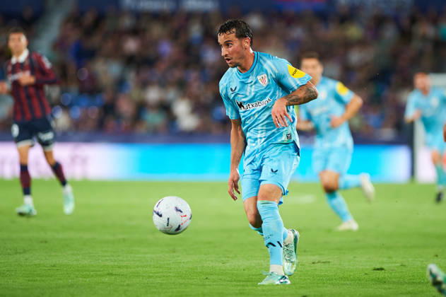 Alex Berenguer (Athletic Club) during the LaLiga EA Sports match between Levante UD and Athletic Club at Estadi Ciutat de València on October 21, 2026 in Valencia, Spain. -
